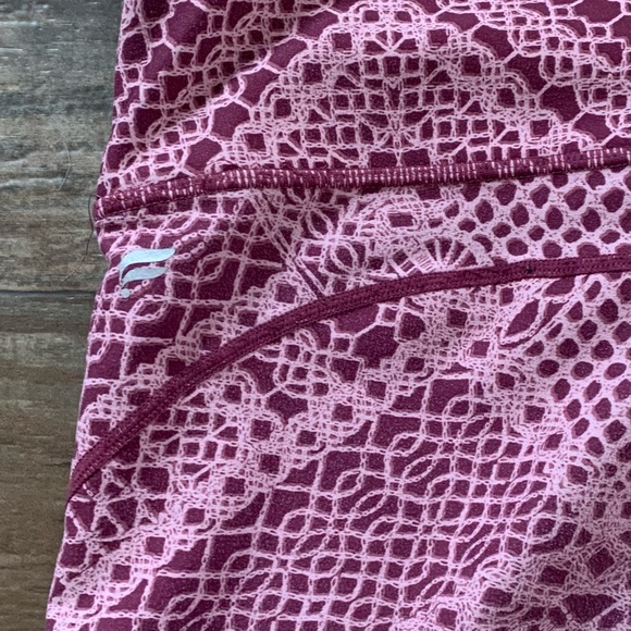 Fabletics lace capris pink and burgundy leggings - Picture 5 of 11